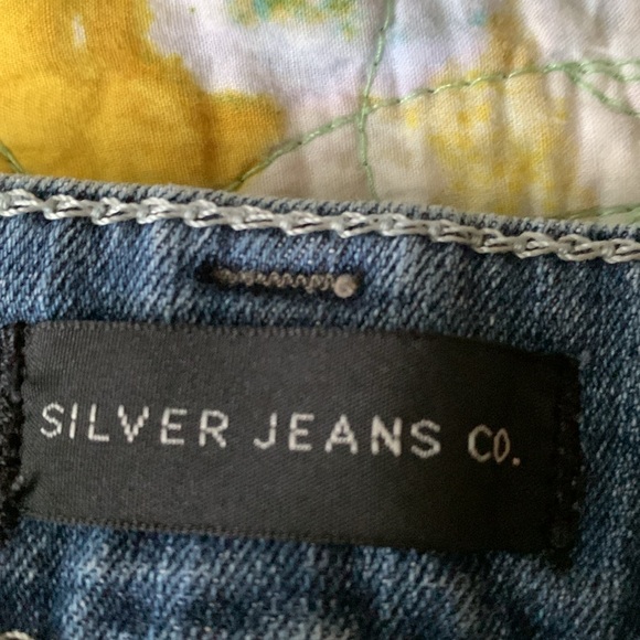 Shorts - Picture 2 of 4